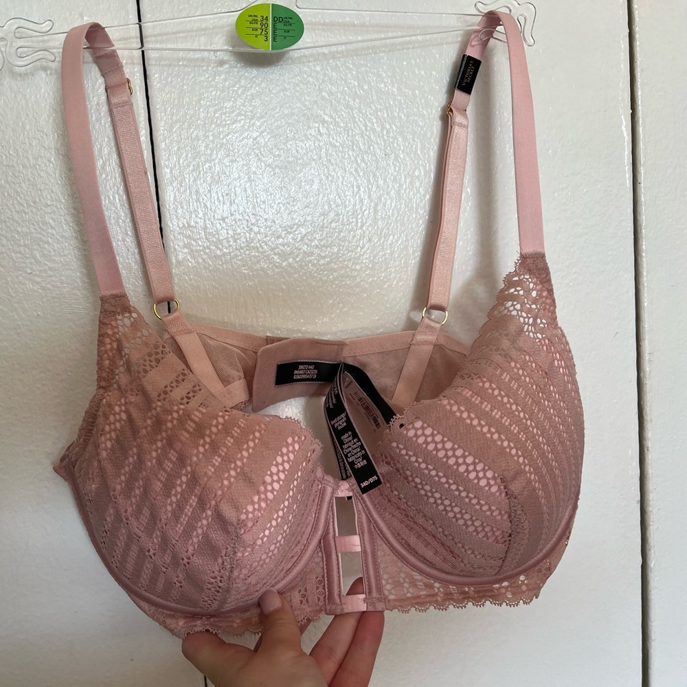 Victorias Secret 34D bra